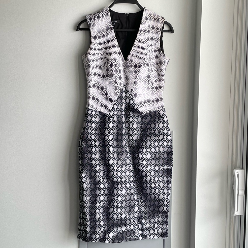 JUDITH & CHARLES Black and White Patterned V-neck Dress - Picture 1 of 8